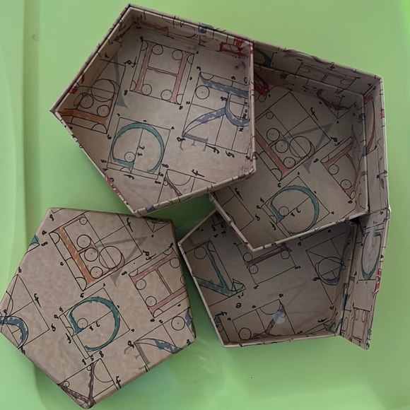 Cool multi layer box 📦 - Picture 1 of 4